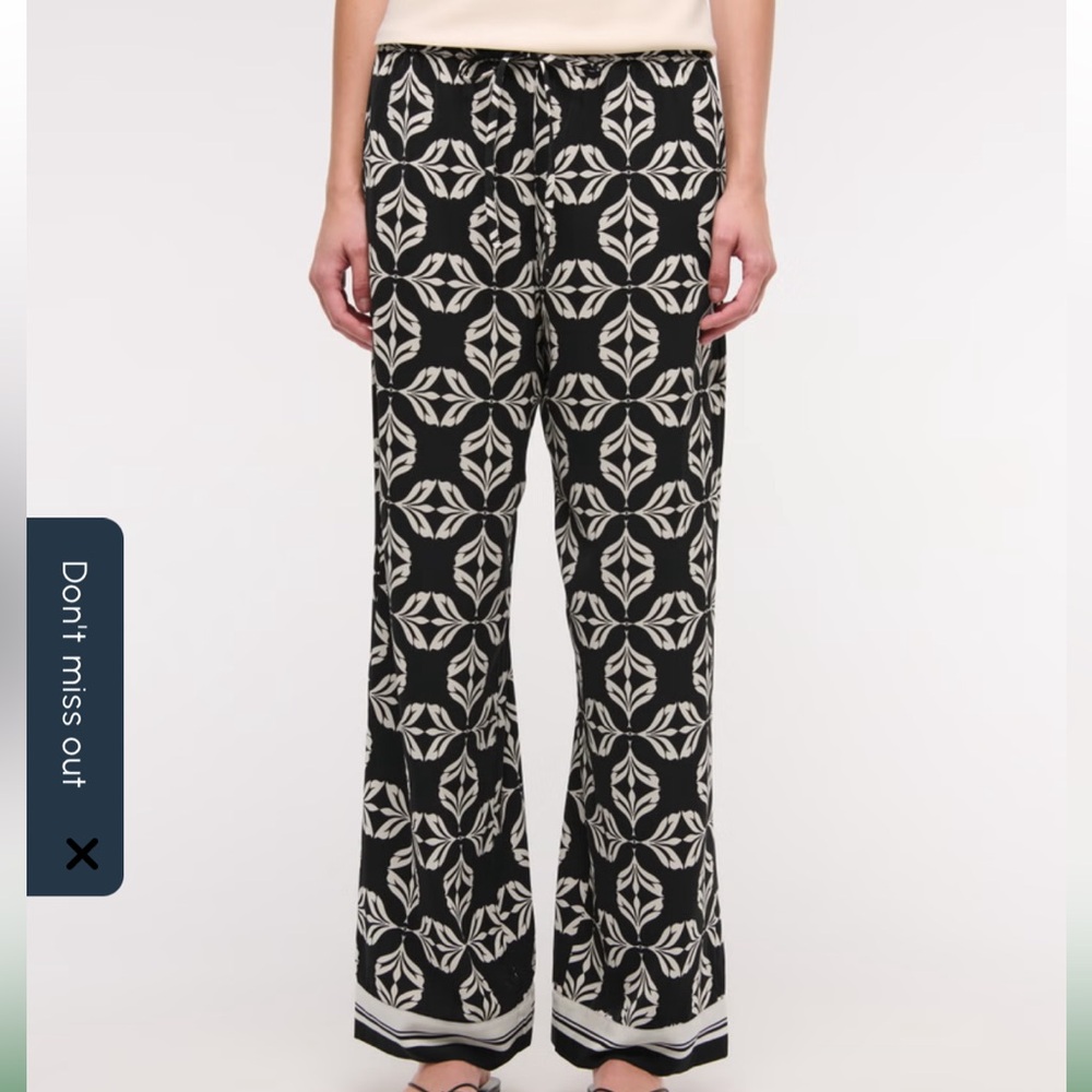 Drapey Wide Leg Pull On Pant